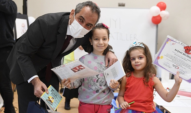 Bakan Özer Çam ve Sakura Hastanesi'ndeki Karne Törenine Katıldı