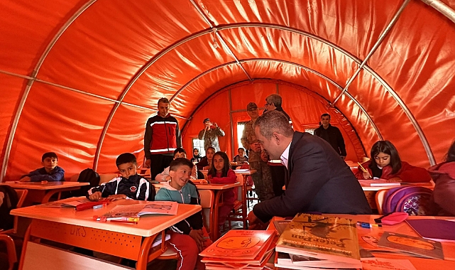Bakan Özer Deprem Bölgesinde İncelemelerde Bulundu
