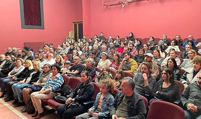 Gecegörür'ün Tek Kişilik Gösterisi Bartın'da Yoğun İlgi