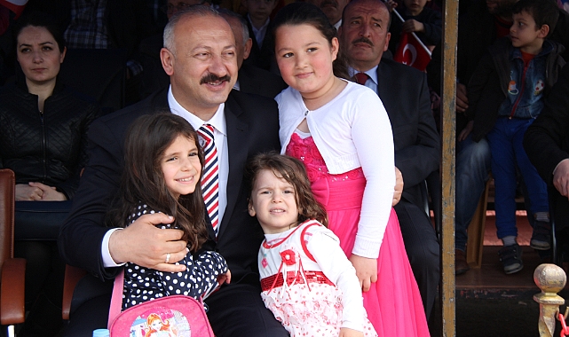 Başkan  Çebi'den 23 Nisan Mesajı