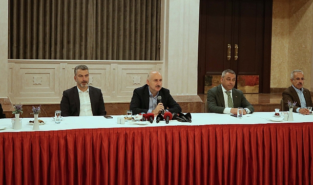 Bakan Karaismailoğlu Trabzon'da Gazetecikerke Buluştu