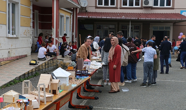 Cumapazarı'nda Depremzedeler Yararına Kermes Düzenlendi