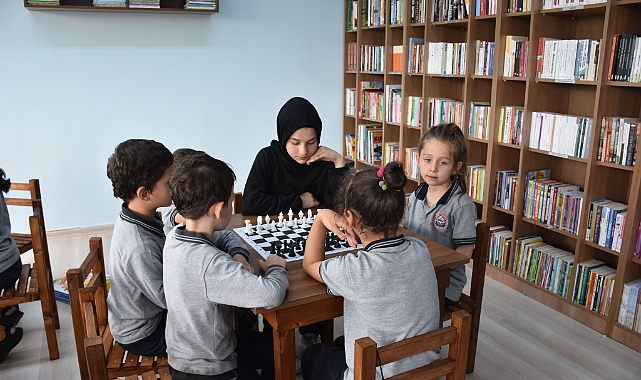 Depremde Ölen Başöğretmen Çiftin Adı Trabzon'da Okul Kütüphanesine Verildi