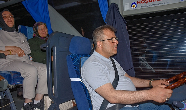 Otobüsün Direksiyonuna Geçen Belediye Başkanı İlçe Halkını Trabzon'a Götürdü