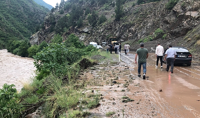 Artvin'de Sağanak Yağış Hayatı Olumsuz Etkiledi