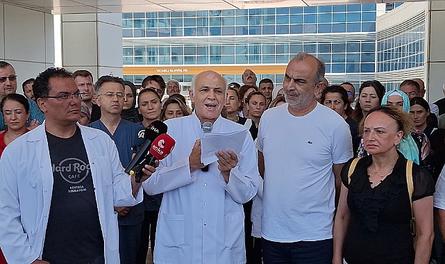 Doktorlar Silahlı Saldırıyı Hastane Önünde Kınadı