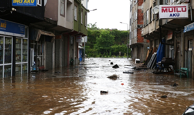 Giresun'da Sağanak Yağış Hayatı Olumsuz Etkiledi