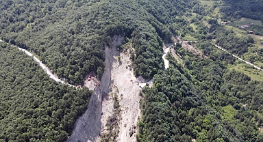 Heyelan Nedeniyle Kayan Küre Dağı Yolu Yeniden İnşa Ediliyor