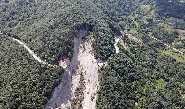 Heyelan Nedeniyle Kayan Küre Dağı Yolu Yeniden İnşa Ediliyor