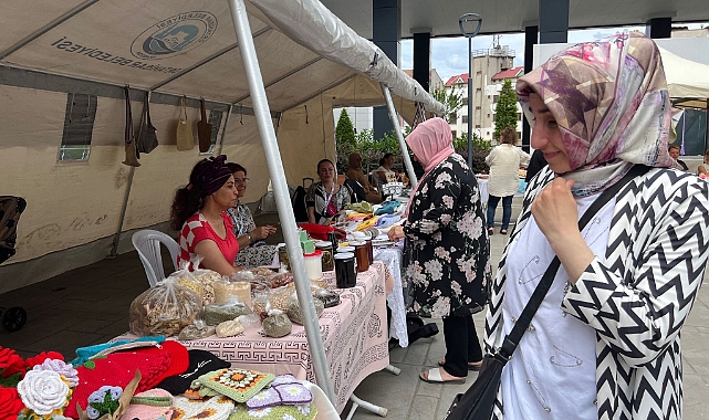 Kadınların El Emeği Eserleri Mor Pazar'da Satışa Çıktı
