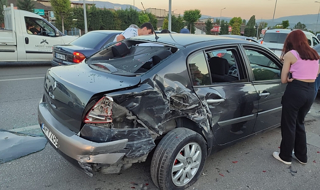 Karabük'te 3 Aracın Karıştığı Kazada 9 Kişi Yaralandı