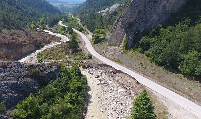 Karabük'te Sağanak Nedeniyle Kapanan Köy Yolu Ulaşıma Açıldı