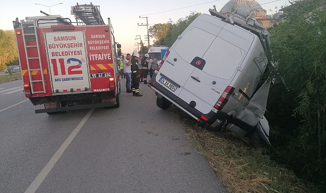 Samsun'da Canlı Yayın Aracı Aydınlatma Direğine Çarptı