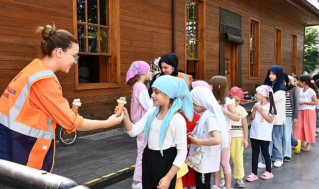Terme Belediyesi Çocuklara Dondurma İkram Etti