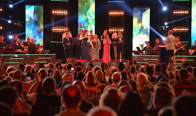 TRT Sanatçılarından Trabzon'da Müzik Ziyafeti
