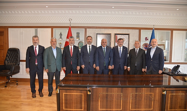 Cumhurbaşkanı Yardımcısı Cevdet Yılmaz Trabzon Büyükşehir Belediyesi'ni Ziyaret Etti