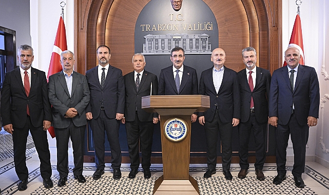 Cumhurbaşkanı Yardımcısı Cevdet Yılmaz Trabzon Valiliği'ni Ziyaret Etti