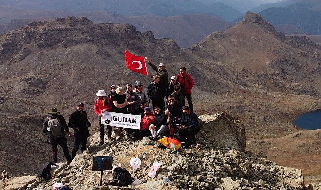 Doğa Tutkunu Dağcılar Soğanlı Dağı'na Tırmandı