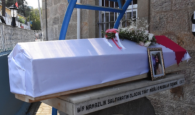 Oyuncu Seda Fettahoğlu Son Yolculuğuna Uğurlandı