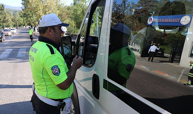 Polis Ekipleri Okul Önlerinde Denetim Yaptı