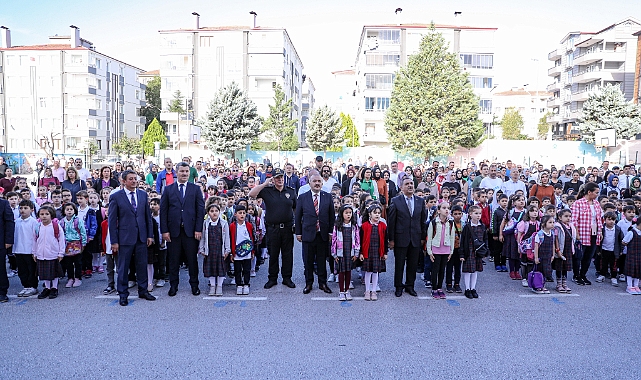 Tokat'ta Okulun İlk Gününde Öğrencileri Vali Hatipoğlu Karşıladı