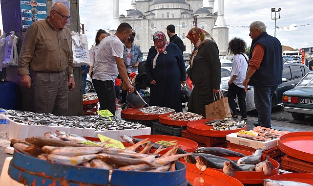 Trabzon'da Tezgahları Hamsi, Mezgit ve İstavrit Süslüyor