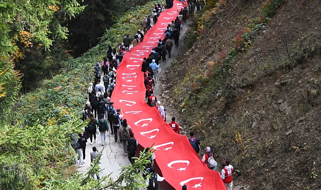Doğaseverler Cumhuriyet'in 100. Yılı İçin Yürüdü