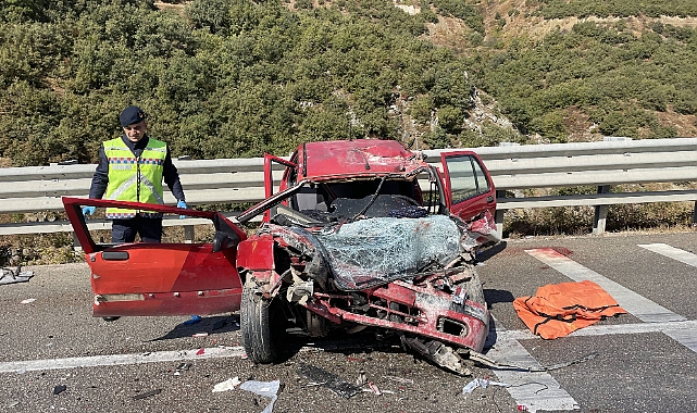 Sinop'ta Feci Kaza, Otomobil Kamyona Çarptı