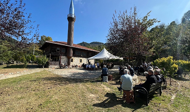 Tarihi Hemşin Camisi'nde Geleneksel Mevlit Düzenlendi