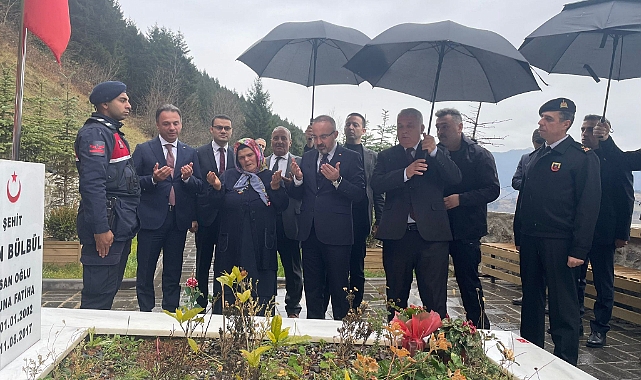 İçişleri Bakan Yardımcısı Bülent Turan Eren Bülbül'ün Kabrini Ziyaret Etti