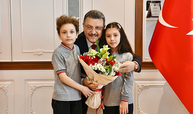 Başkan Genç Makam Koltuğunu Çocuklara Devretti