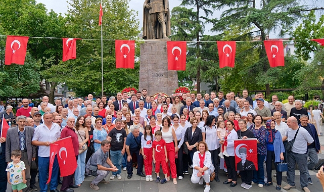 CHP Trabzon İl Başkanlığı 30 Ağustos Zafer Bayramı'nı Meydan Parkı'nda Kutladı