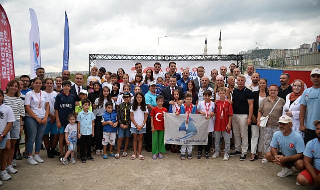 Zafer Bayramı Coşkusuyla Yelkenler Fora