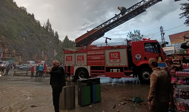 Çal Mağarası'nda Mahsur Kalan Turistleri Trabzon Büyükşehir Belediyesi Ekipleri Kurtardı