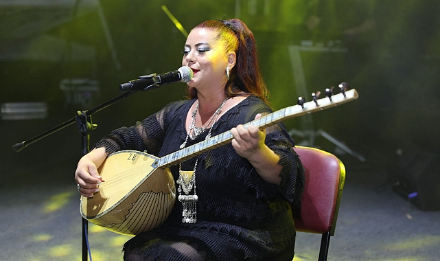 Halk Müziği Sanatçısı Zeynep Birinci Trafik Kazası Geçirdi