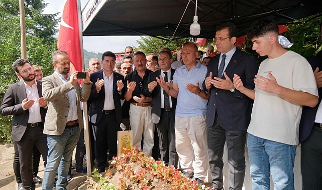 İBB Başkanı Ekrem İmamoğlu Şehit Üsteğmen Ömer Fatih Ayar'ın Mezarını Ziyaret Etti