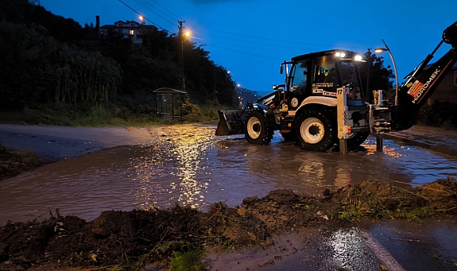 Trabzon Büyükşehir Belediyesi Sağanak Yağış Sonrası Su Baskınlarına Müdahale Etti