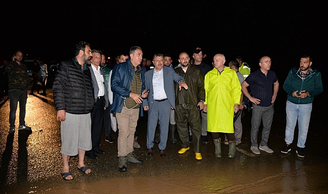 Trabzon Büyükşehir Belediyesi İlçelerdeki Sel ve Su Baskınlarına Müdahale Etti