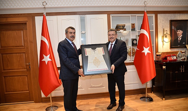 Milli Eğitim Bakanı Yusuf Tekin Trabzon Büyükşehir Belediyesi'ni Ziyaret Etti