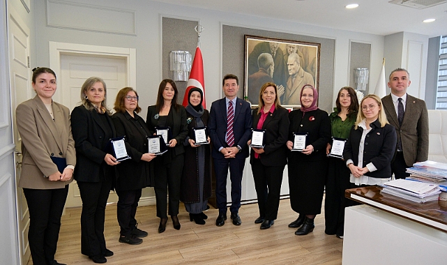 Mor Pazar'ın Gönüllü Kadın Çalışanlarına Plaketm Verildi