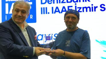 Trabzonlu Ressam Orhan Zafer'e 'Yılın Sanatçısı' ödülü!